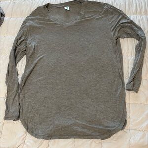 Senita Athletics boyfriend t-shirt long sleeve- gray small